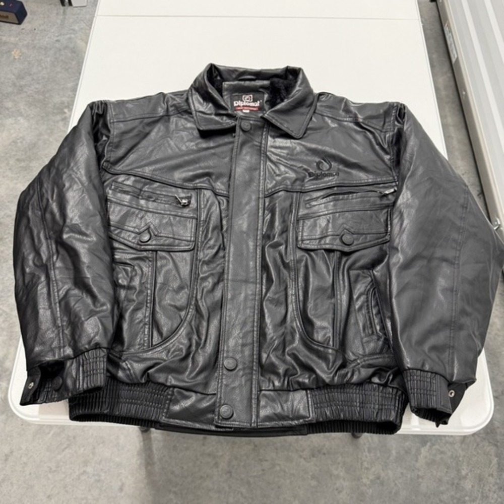 Diplomat Men's Black Faux Leather Bomber Jacket‎ Size Large